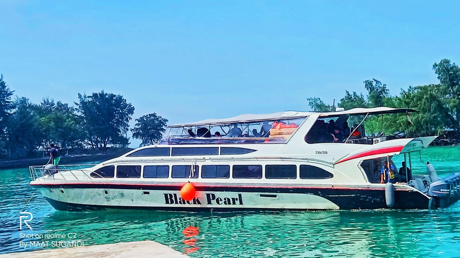 Speedboat via Baywalk Mall